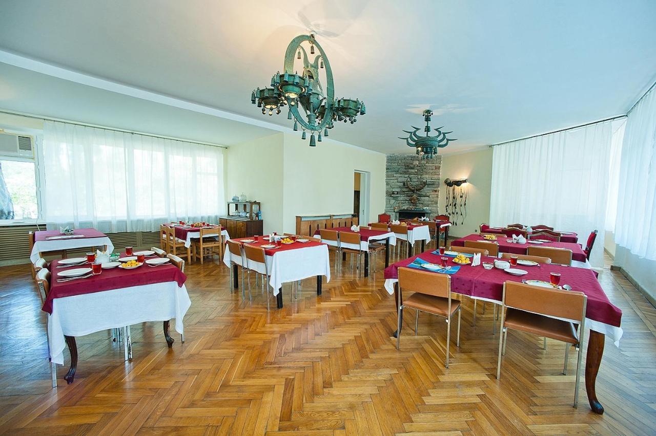 Gosdacha Ldzaa Hotel Lidzava Exterior photo